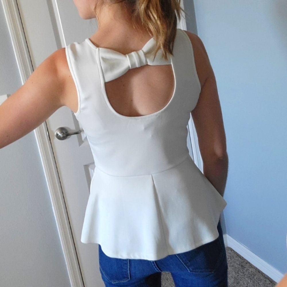 FOREVER 21 white sleeveless peplum top with bow back, S